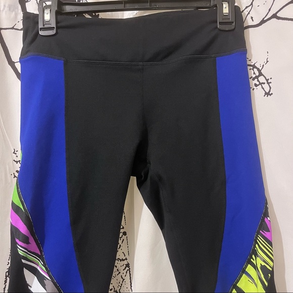 Fabletics Athletic Workout Back Pockets Capri Leggings - Picture 2 of 11